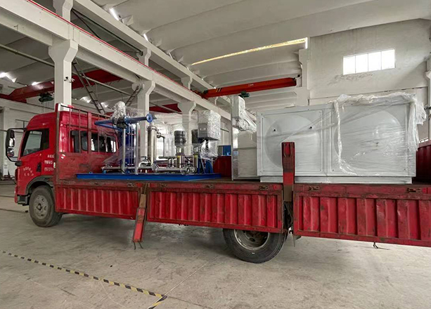 江蘇無(wú)錫再發(fā)一車(chē)！板式換熱機(jī)組+不銹鋼水箱+全自動(dòng)加藥裝置