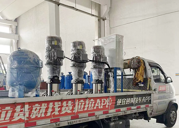 江蘇無錫發(fā)貨變頻供水機(jī)組一套