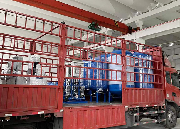 上海專車直達定壓補水機組3套，全自動加藥裝置3套，緩沖罐3個