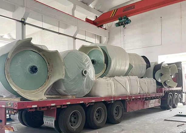 6套玻璃鋼罐石英砂過(guò)濾器已全部裝車(chē)，發(fā)貨浙江衢州！