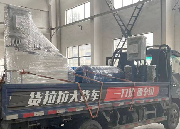 浙江東陽(yáng)專(zhuān)車(chē)直達(dá)定壓補(bǔ)水機(jī)組和全自動(dòng)加藥裝置各一套